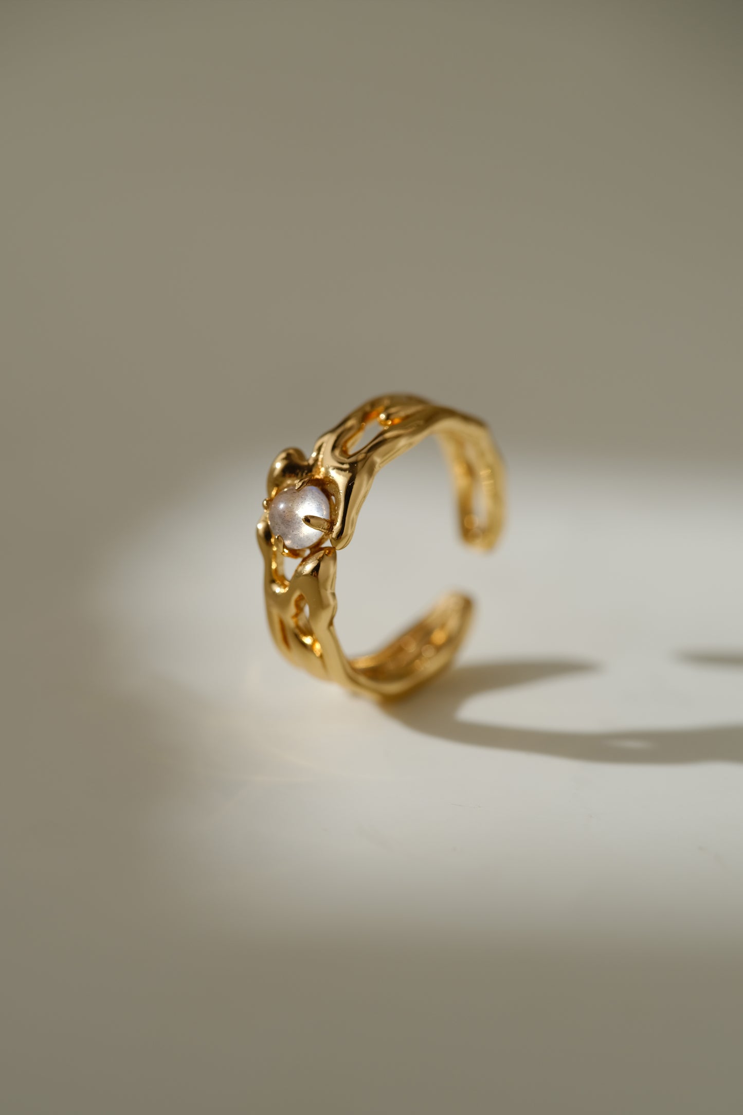 Invisible Heart - 925 Silver / 18k Gold with Natural Moonston ring