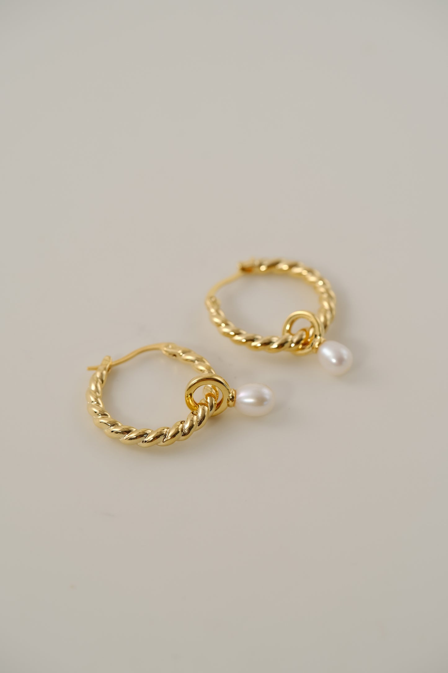 Twist pearl - 14k Gold-plated brass with natural pearls earrings