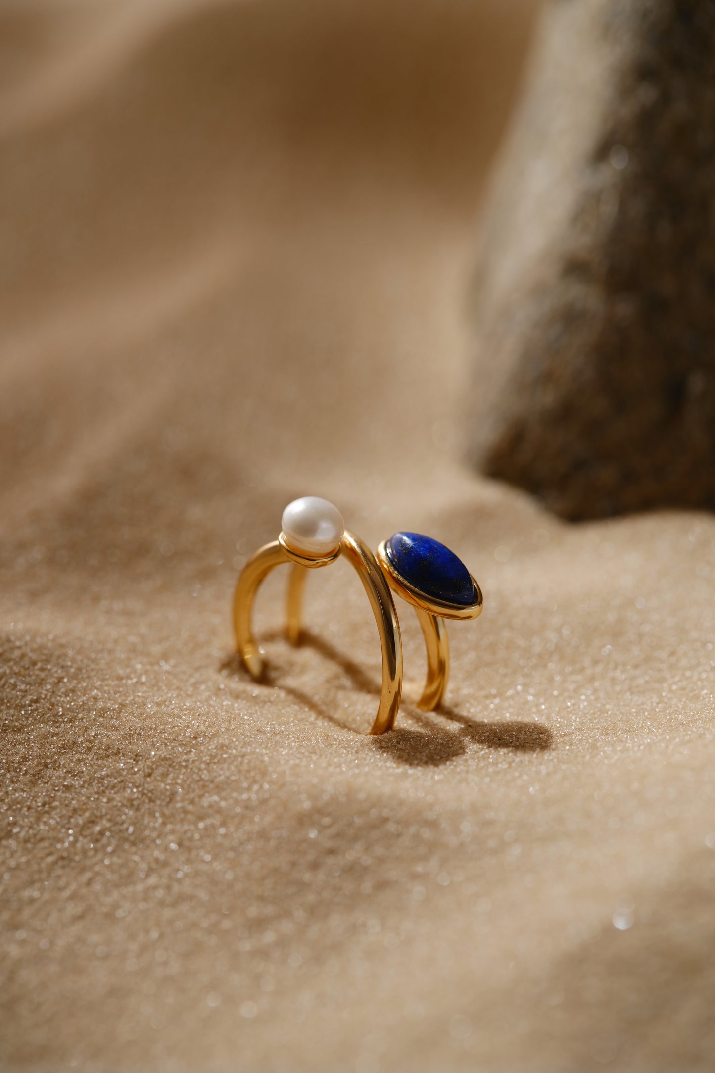 Royal - 925 silver with 18ct gold-plated silver/ nature pearls / lapis lazuli ring