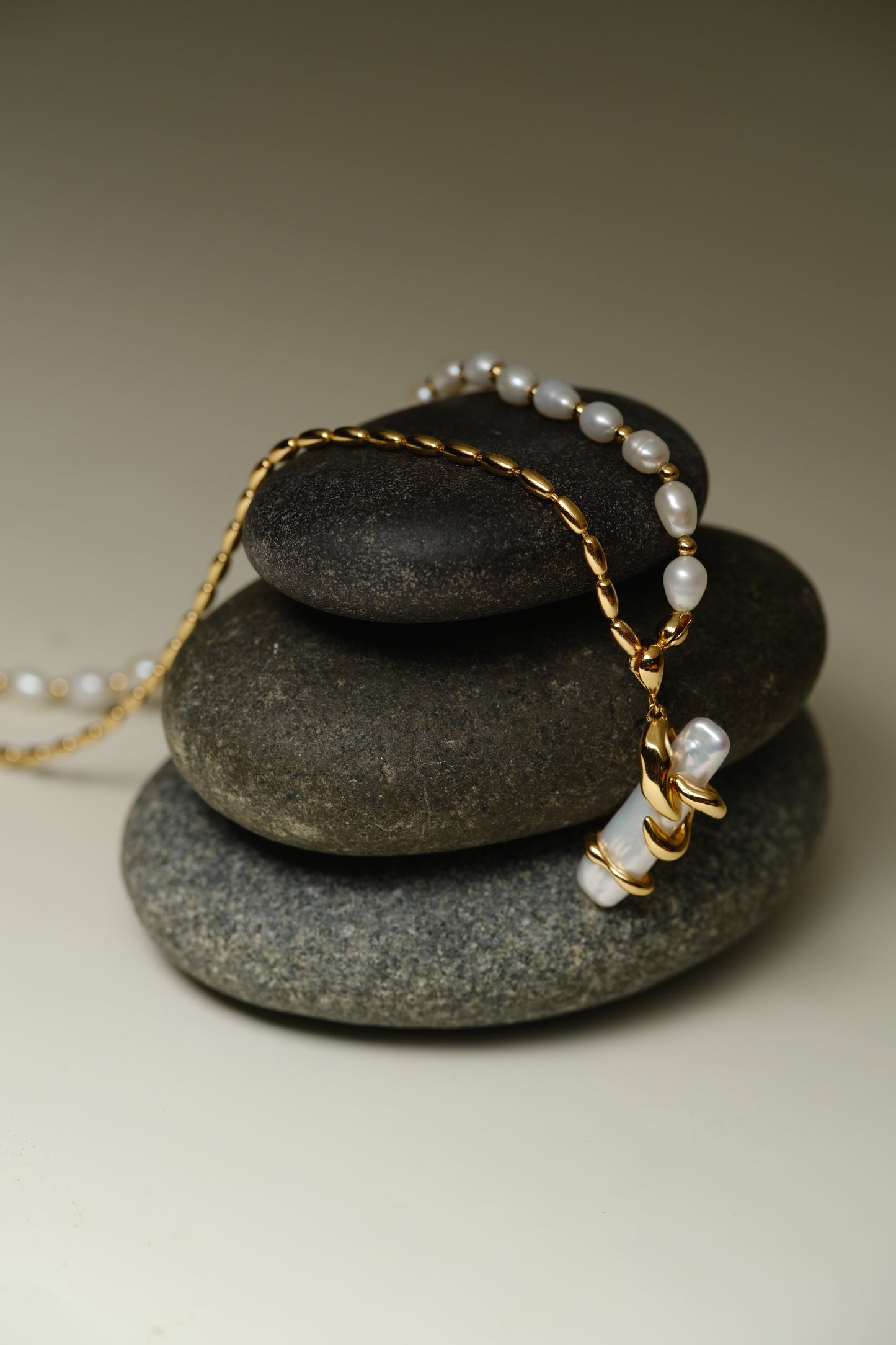 Gold Youth - 18ct gold-plated silver, natural pearls necklace