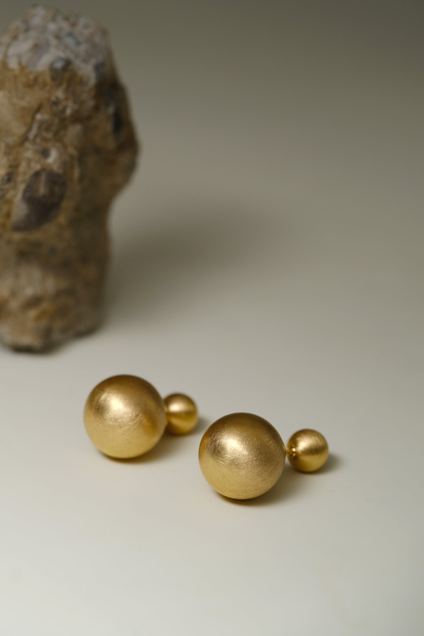 Gold water ball - 18ct gold-plated brass earrings