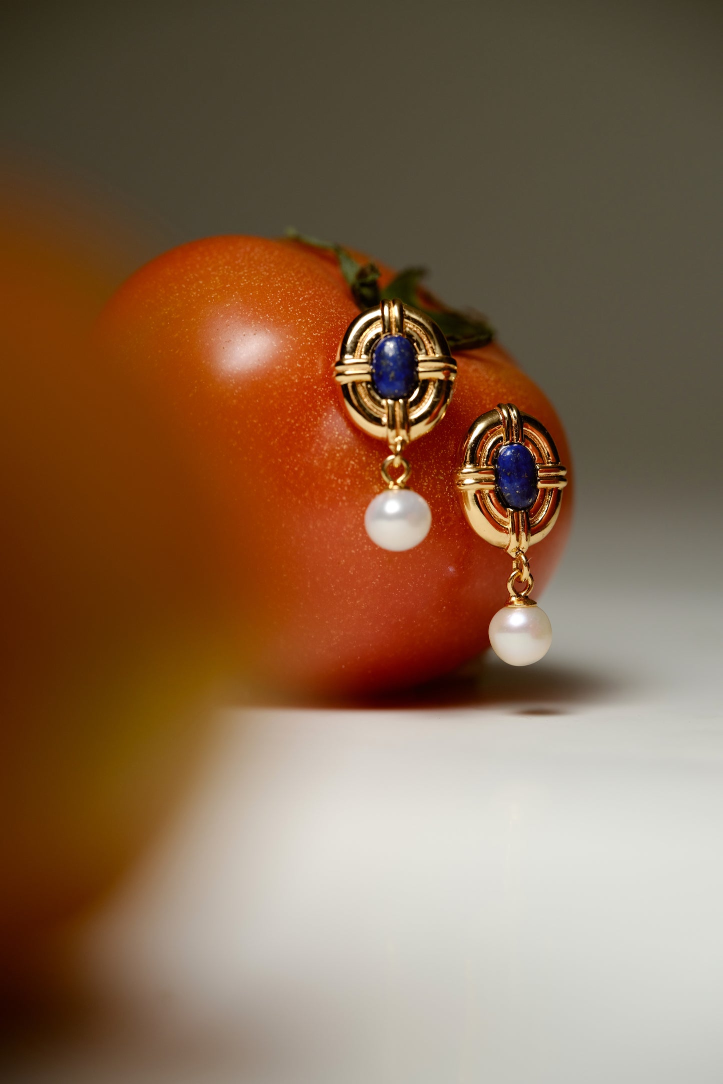 Royal - 18ct gold-plated silver with nature pearls and lapis lazuli earrings