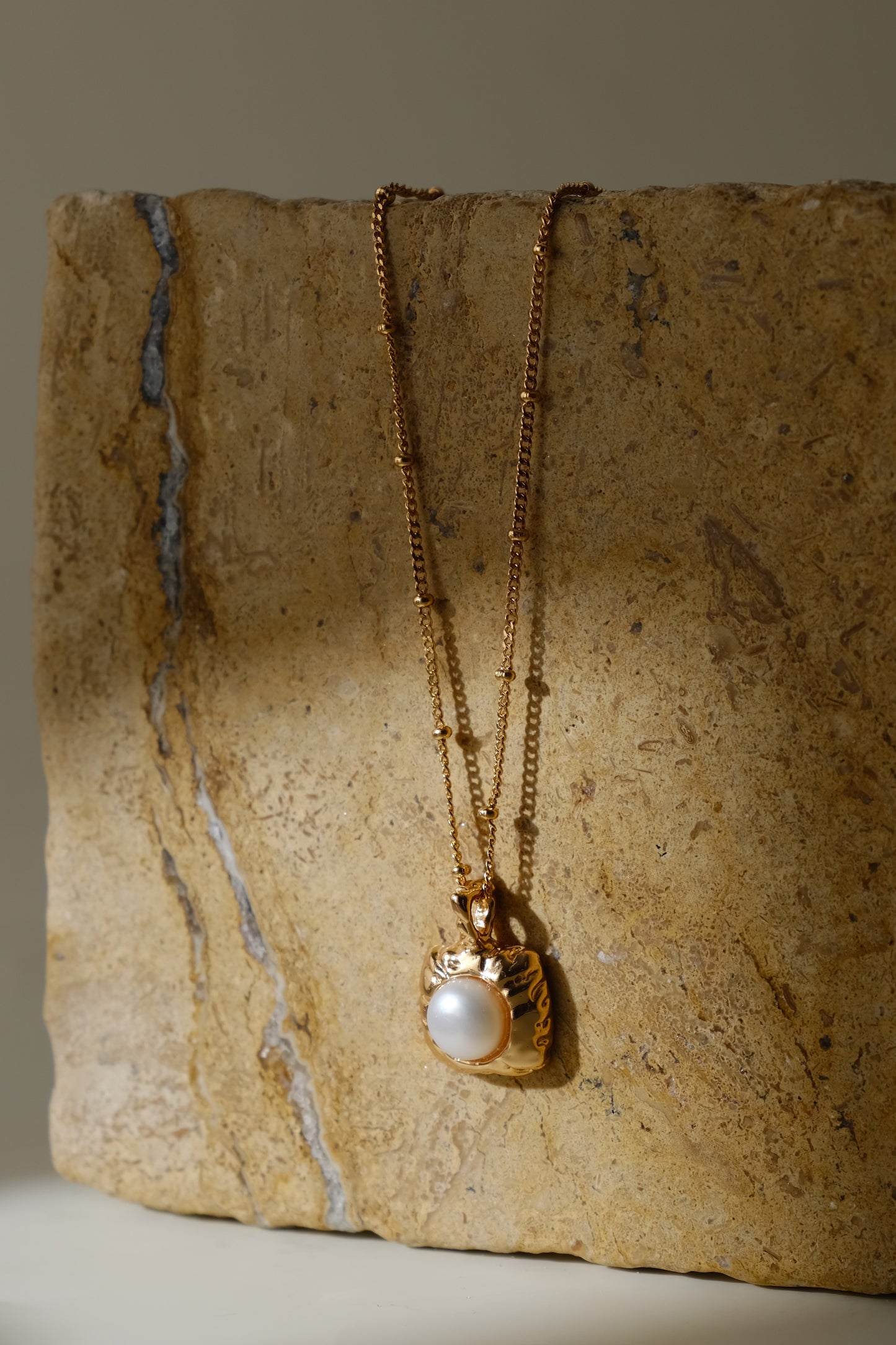 sugar cube - 18ct gold plated silver with natural pearls necklace